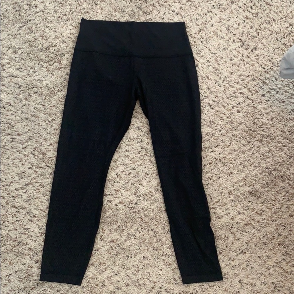 Black textured lululemon aligns